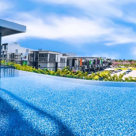 Cat City Mediterranean Theme City&Pool View Homestay 貓城地中海主題城市泳池風景民宿 Kuching Bagian luar foto