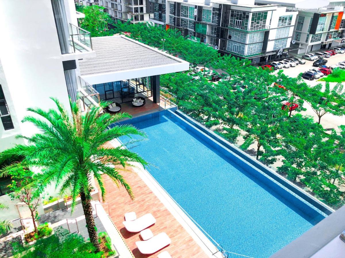 Cat City Mediterranean Theme City&Pool View Homestay 貓城地中海主題城市泳池風景民宿 Kuching Bagian luar foto