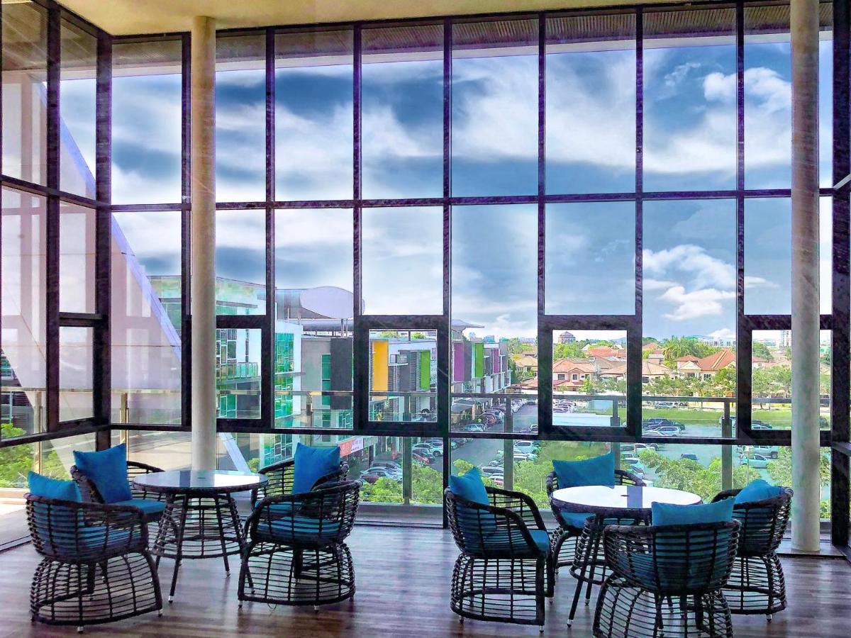 Cat City Mediterranean Theme City&Pool View Homestay 貓城地中海主題城市泳池風景民宿 Kuching Bagian luar foto