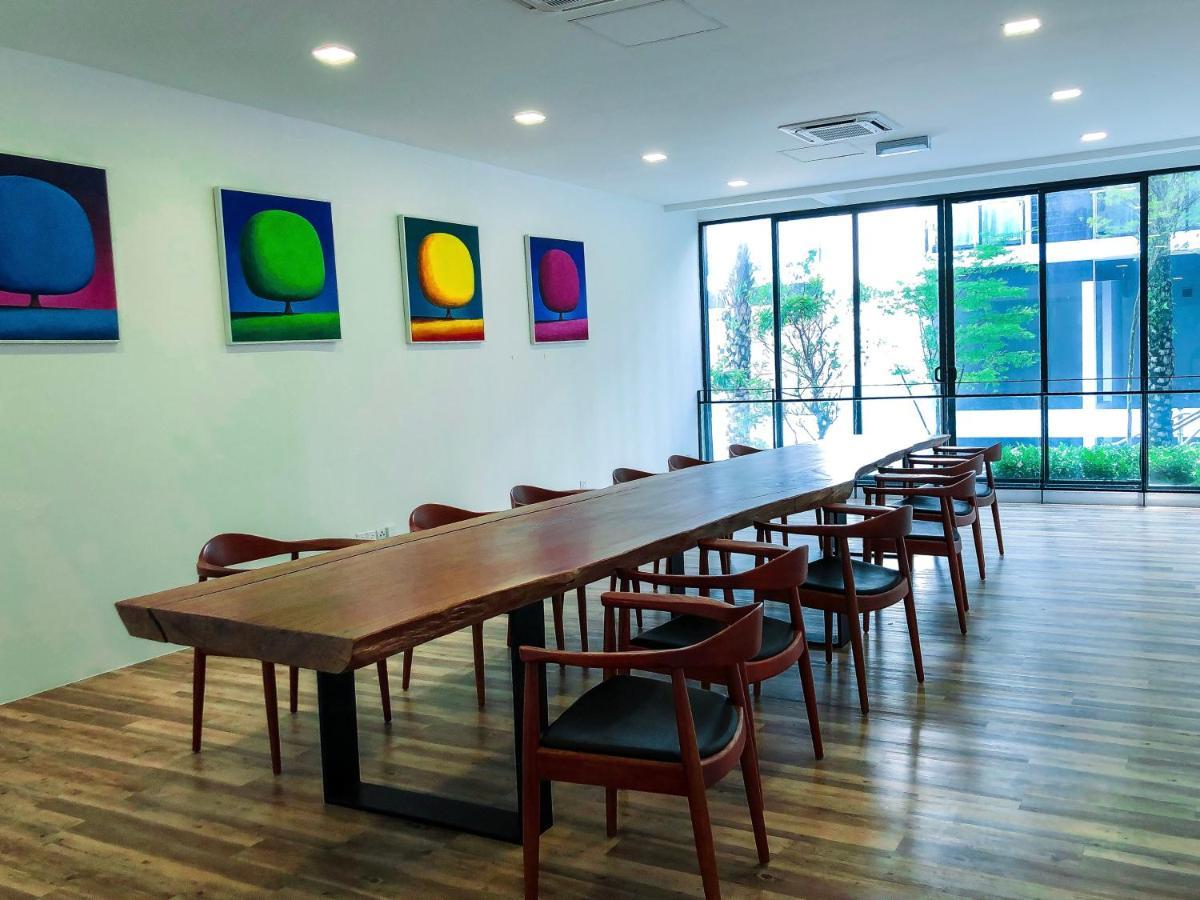 Cat City Mediterranean Theme City&Pool View Homestay 貓城地中海主題城市泳池風景民宿 Kuching Bagian luar foto