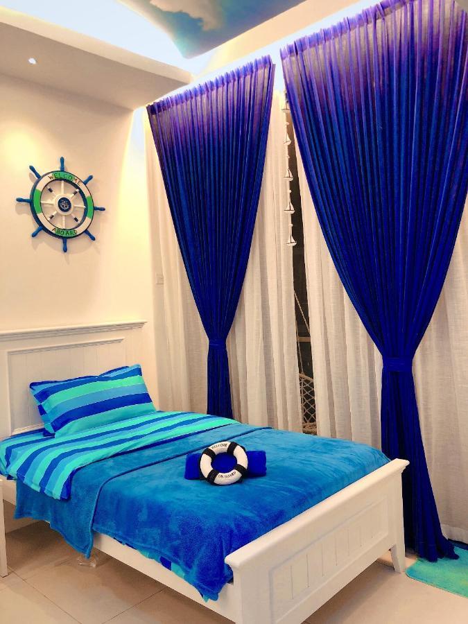 Cat City Mediterranean Theme City&Pool View Homestay 貓城地中海主題城市泳池風景民宿 Kuching Bagian luar foto