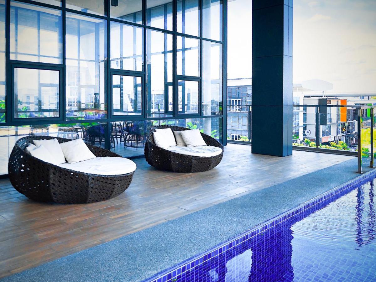 Cat City Mediterranean Theme City&Pool View Homestay 貓城地中海主題城市泳池風景民宿 Kuching Bagian luar foto